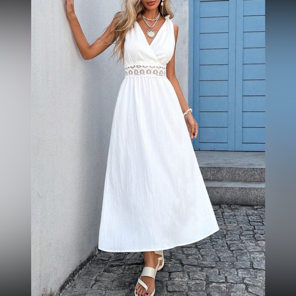 Elegant Black Maxi Dress - Picture 5 of 16
